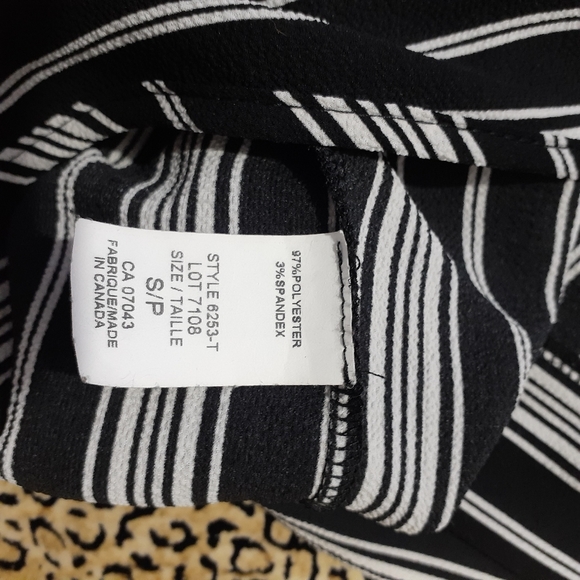 💥3/$25💥Crop Top w/Open Back Small - Picture 4 of 5